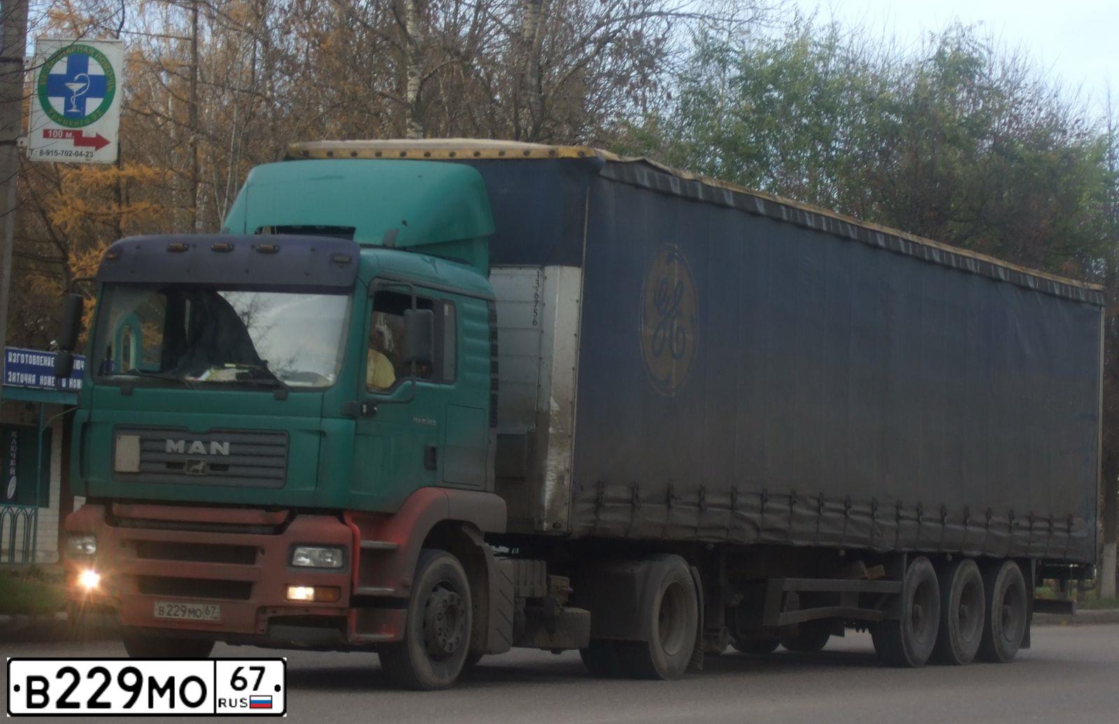 Фото автомобиля МАН TGA 18.460, 2001 — госномер В429МН07. Цвет: Красно-зеленый