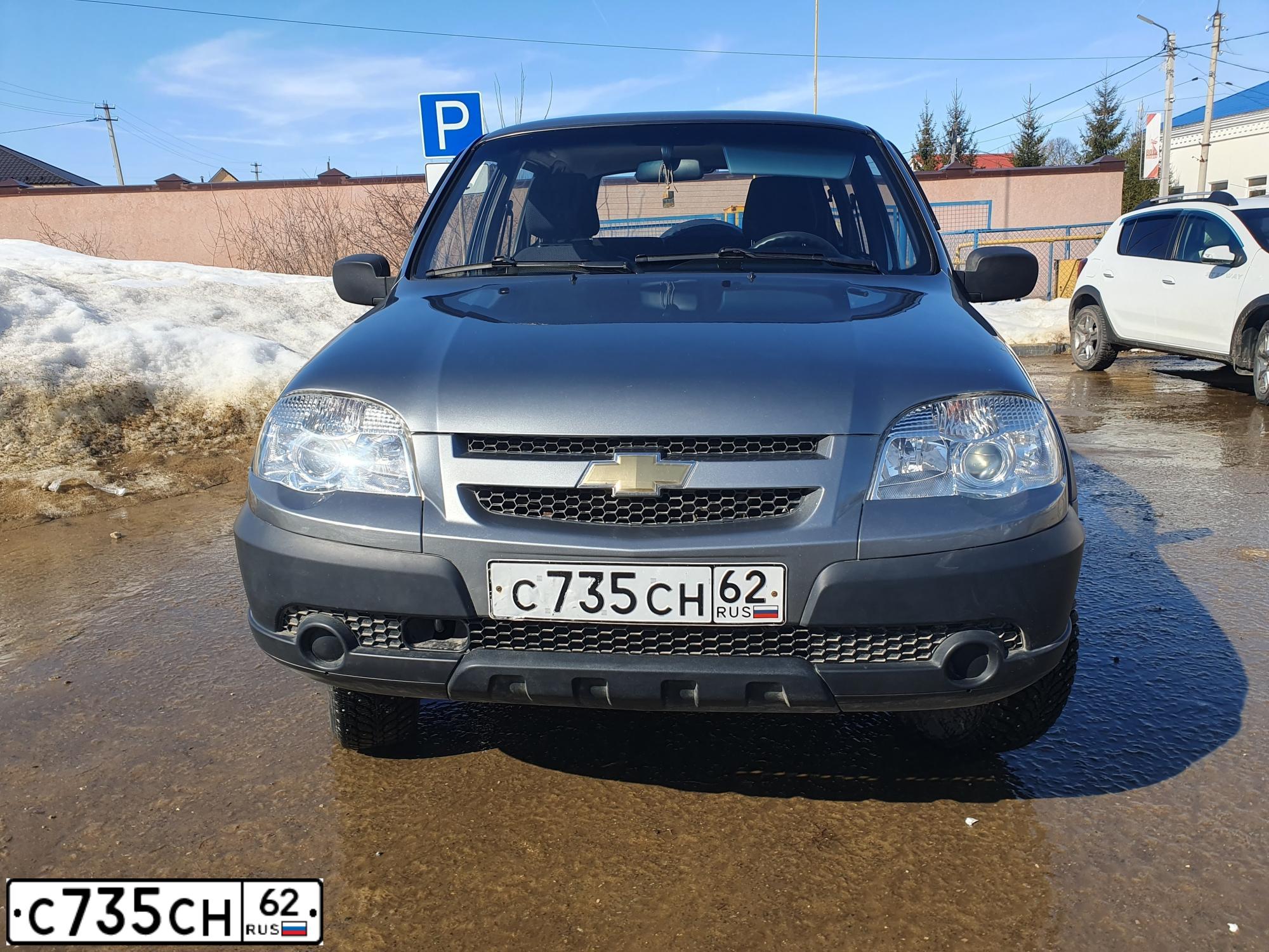 Фото автомобиля CHEVROLET NIVA, 2015 — госномер С735СН62. Цвет: ТЕМНО-СЕРЫЙ МЕТАЛЛИК