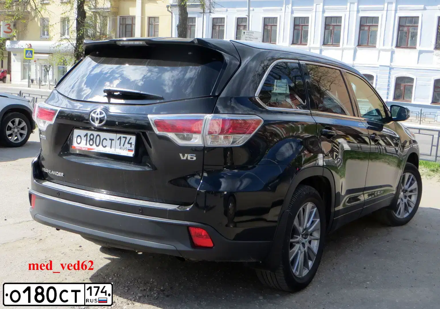 Фото автомобиля TOYOTA HIGHLANDER, 2014 — госномер О180СТ174. Цвет: ЧЕРНЫЙ