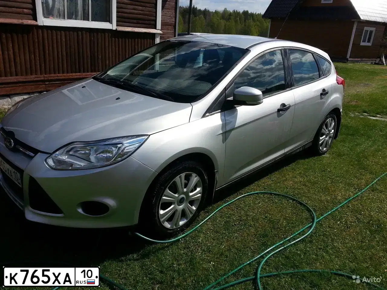 Фото автомобиля FORD FOCUS, 2012 — госномер М678НЕ10. Цвет: Серебристый