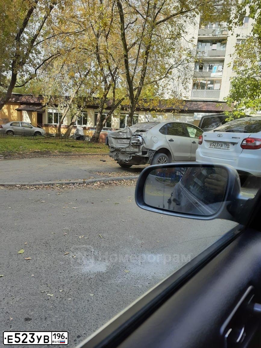 Фото автомобиля LADA 2191 GRANTA, 2017 — госномер Е523УВ196. Цвет: Белый