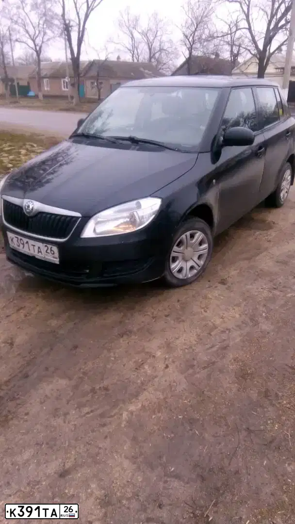 Фото автомобиля SKODA FABIA, 2010 — госномер К391ТА26. Цвет: ЧЕРНЫЙ