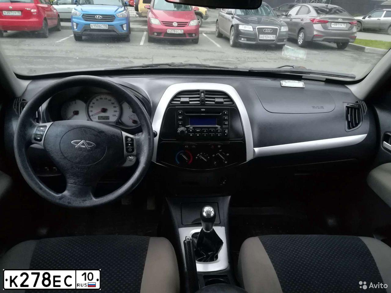Фото автомобиля VOLKSWAGEN GOLF, 2008 — госномер О335ОН29. Цвет: Красный