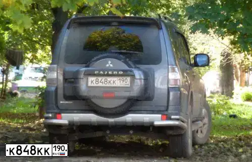 Фото автомобиля MITSUBISHI PAJERO, 2013 — госномер К848КК190. Цвет: СЕРЫЙ