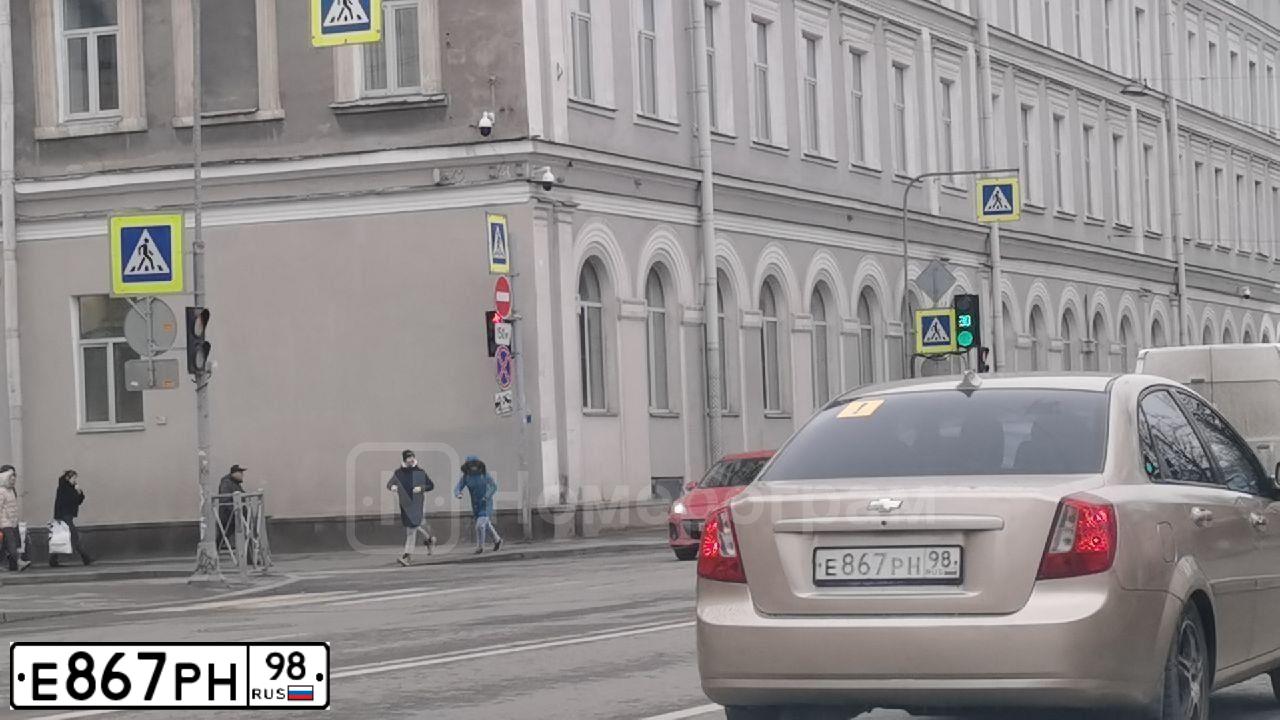 Фото автомобиля CHEVROLET LACETTI, 2005 — госномер Е867РН98. Цвет: БЕЖЕВЫЙ