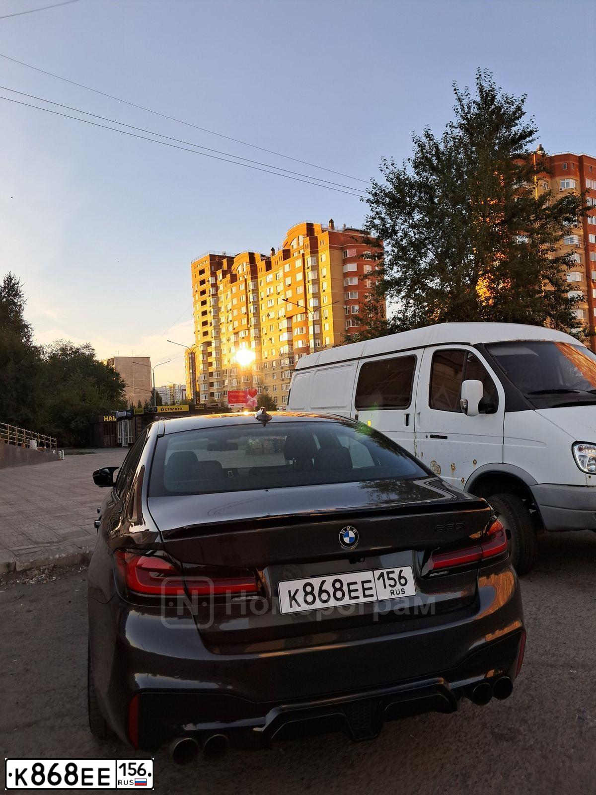 Фото автомобиля BMW SERIE 5, 2018 — госномер К868ЕЕ156. Цвет: СЕРЫЙ