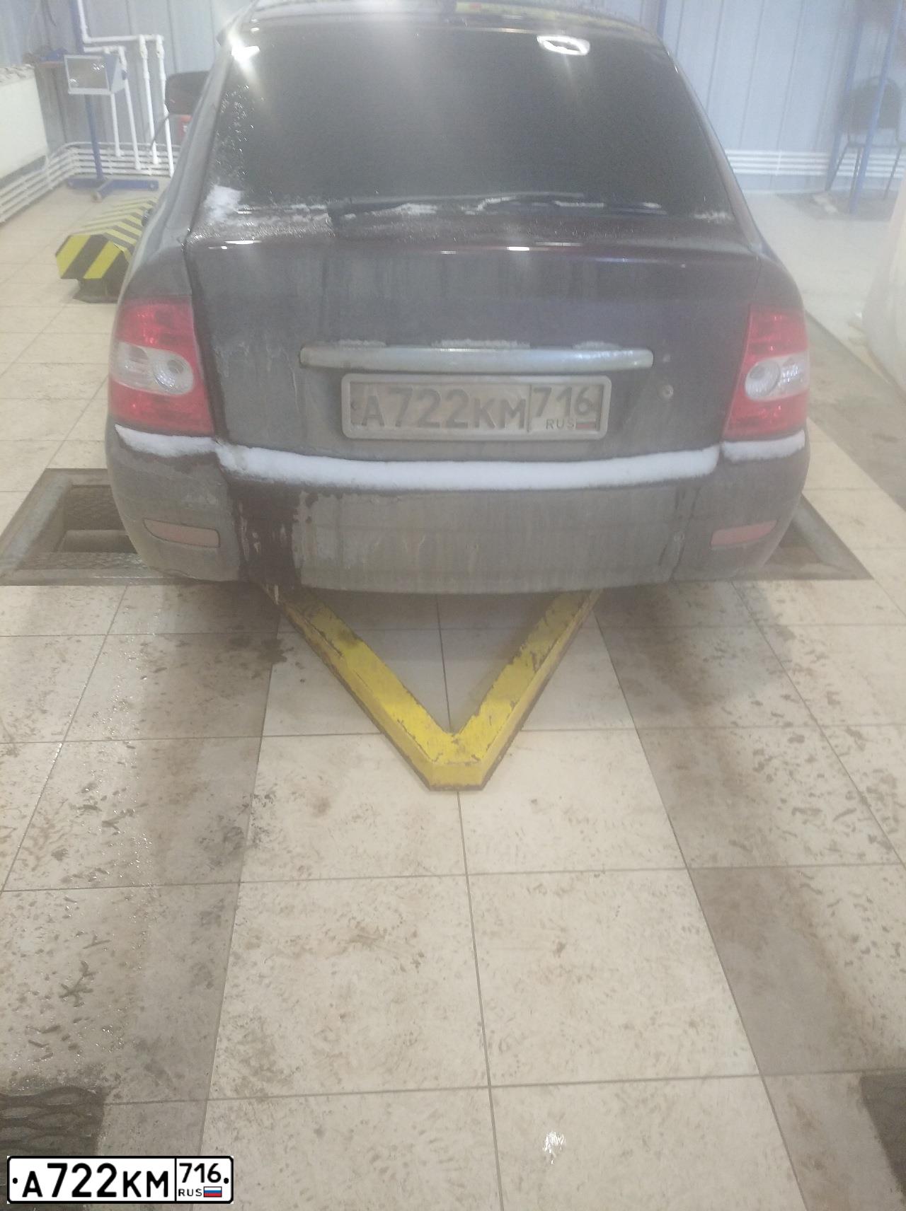 Фото автомобиля LADA 2172 PRIORA, 2012 — госномер Р703УО11. Цвет: ТЕМНО-ВИШНЕВЫЙ