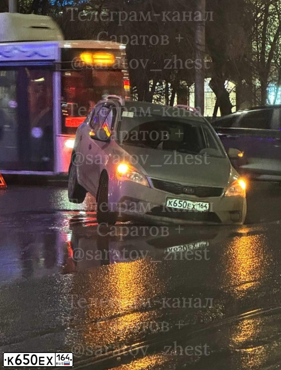 Фото автомобиля KIA ED (CEE'D), 2012 — госномер К650ЕХ164. Цвет: Серебристый