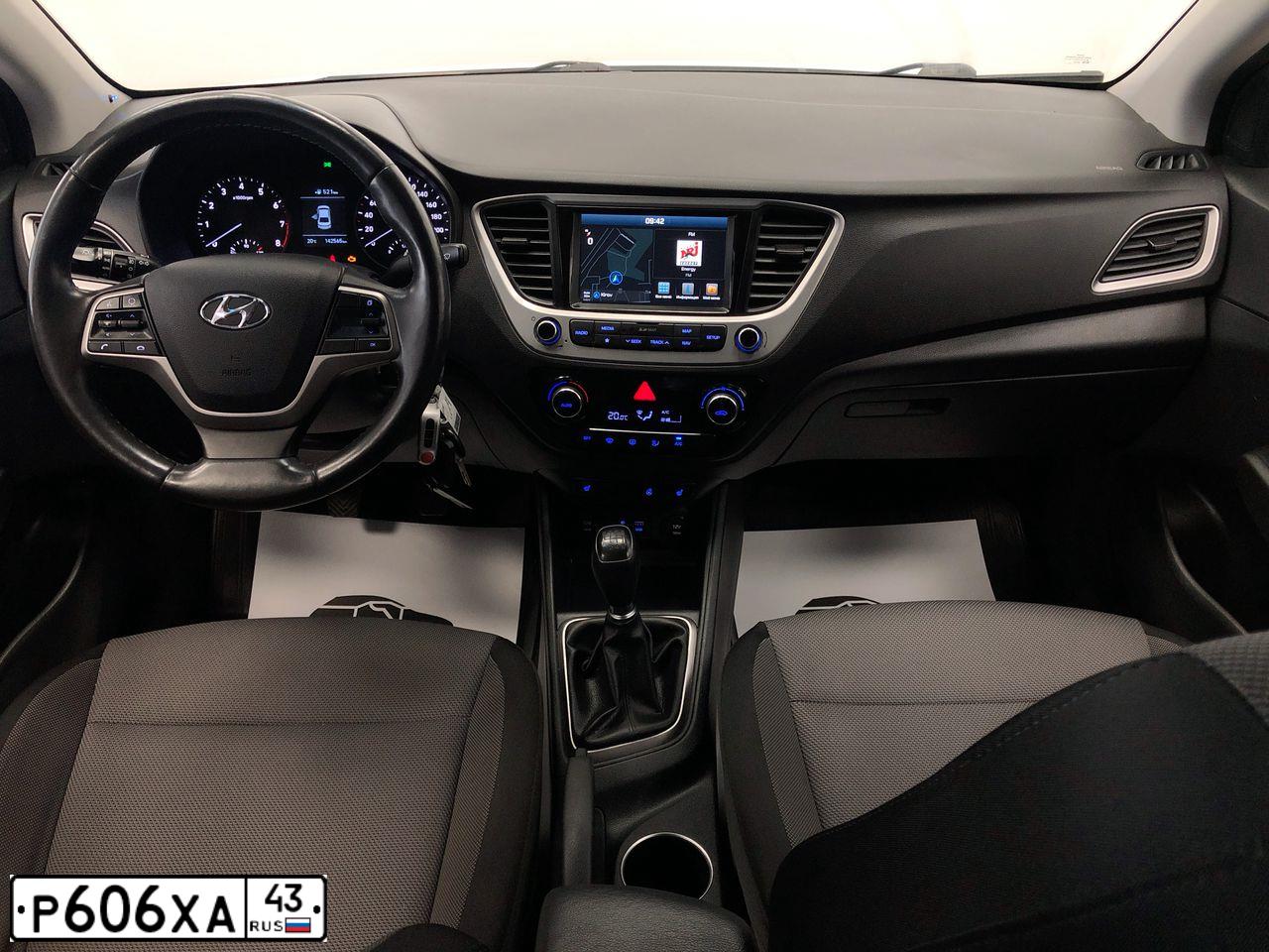 Фото автомобиля HYUNDAI SOLARIS, 2017 — госномер Р606ХА43. Цвет: Белый
