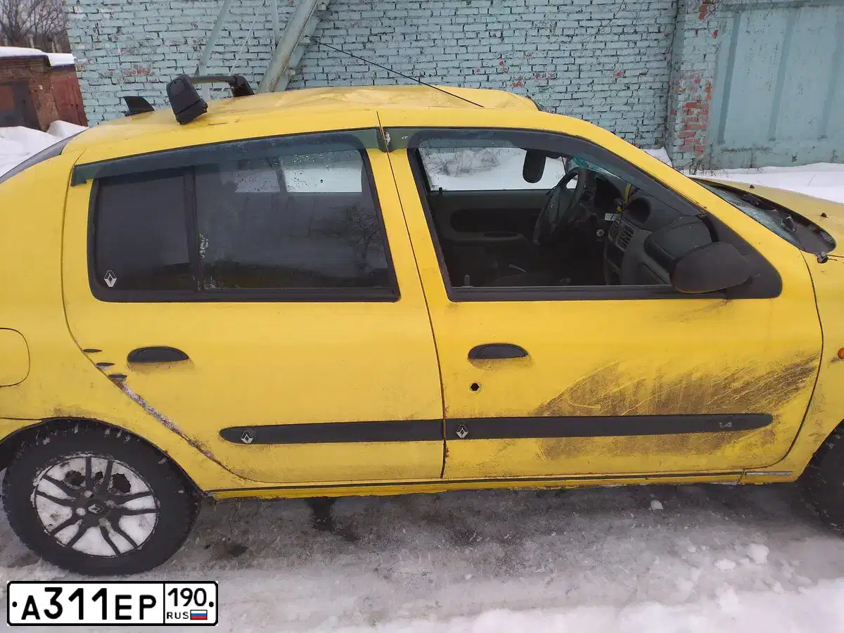 Фото автомобиля RENAULT SYMBOL, 2004 — госномер А311ЕР190. Цвет: ЖЕЛТЫЙ