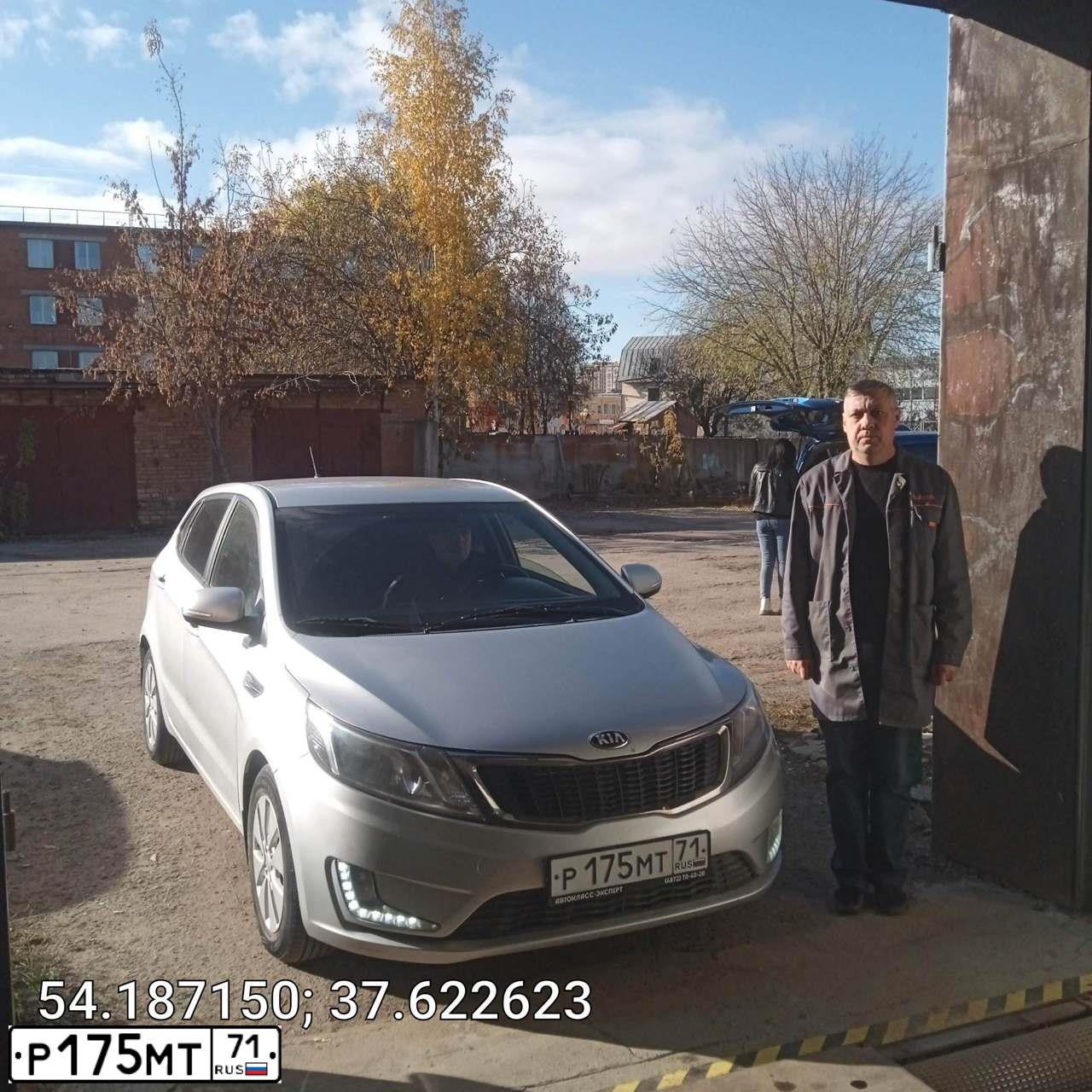 Фото автомобиля KIA RIO, 2013 — госномер Р175МТ71. Цвет: Серебристый