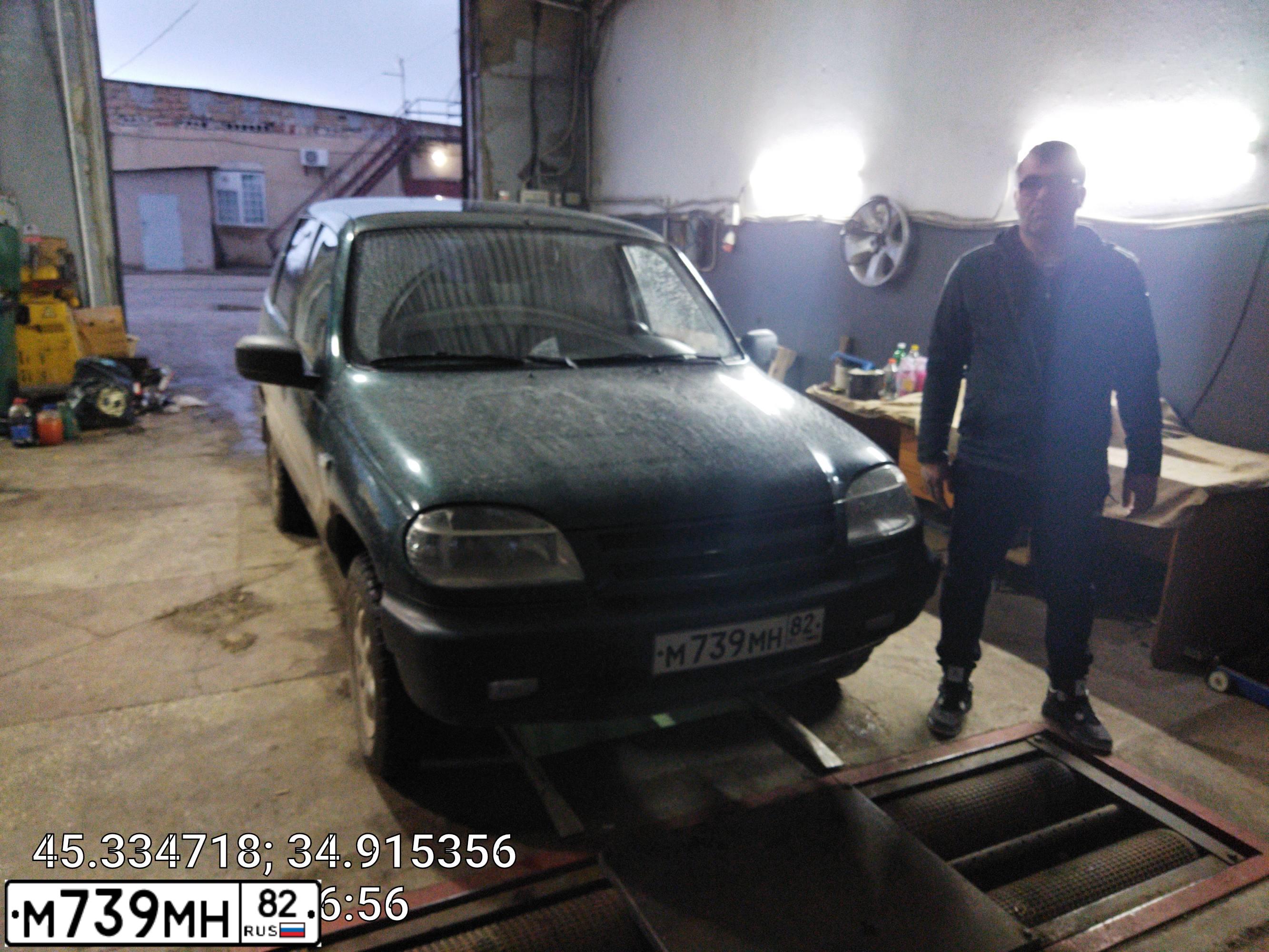 Фото автомобиля CHEVROLET NIVA, 2004 — госномер М739МН82. Цвет: Темно-зеленый