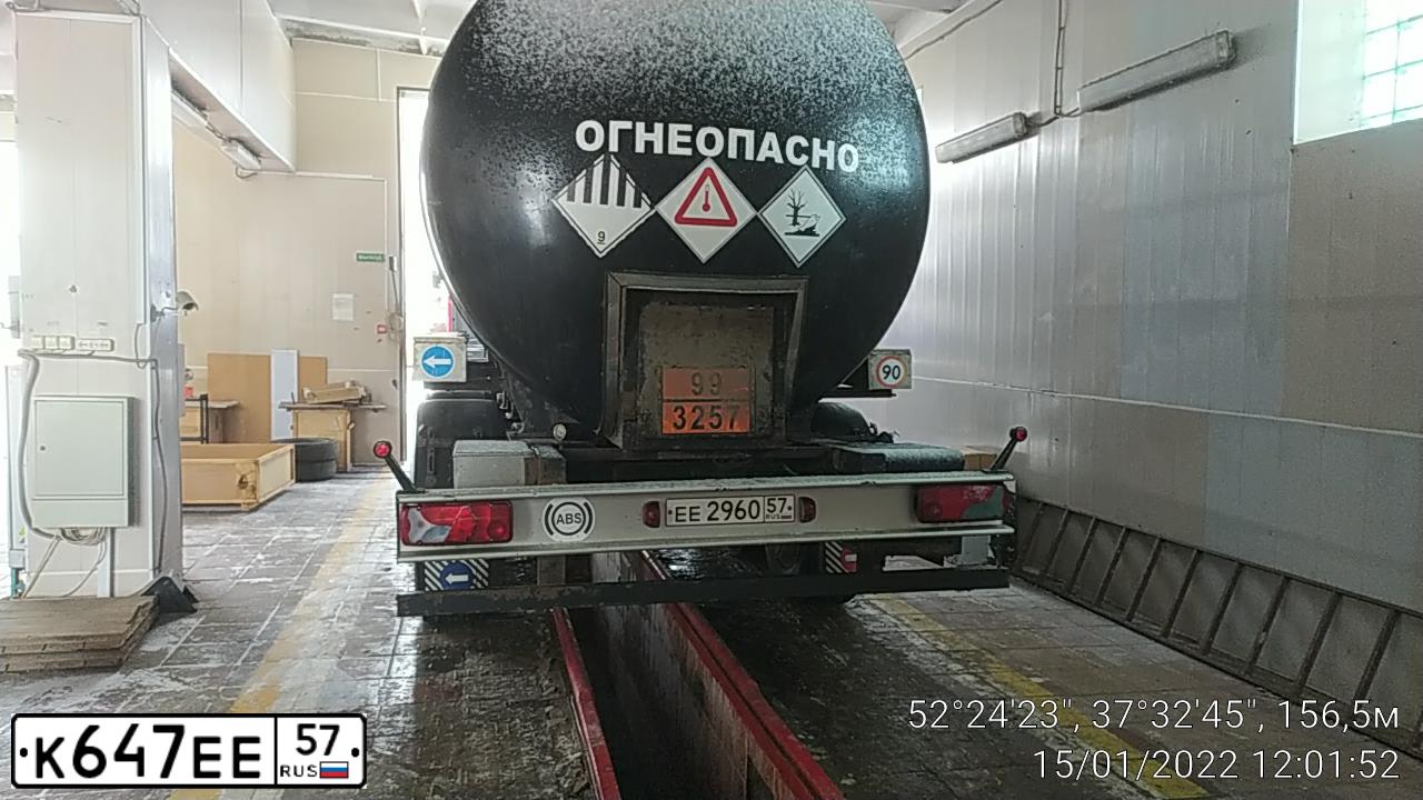 Фото автомобиля MAN TGA 18.XXX /4X2/, 2008 — госномер К647ЕЕ57. Цвет: Красный