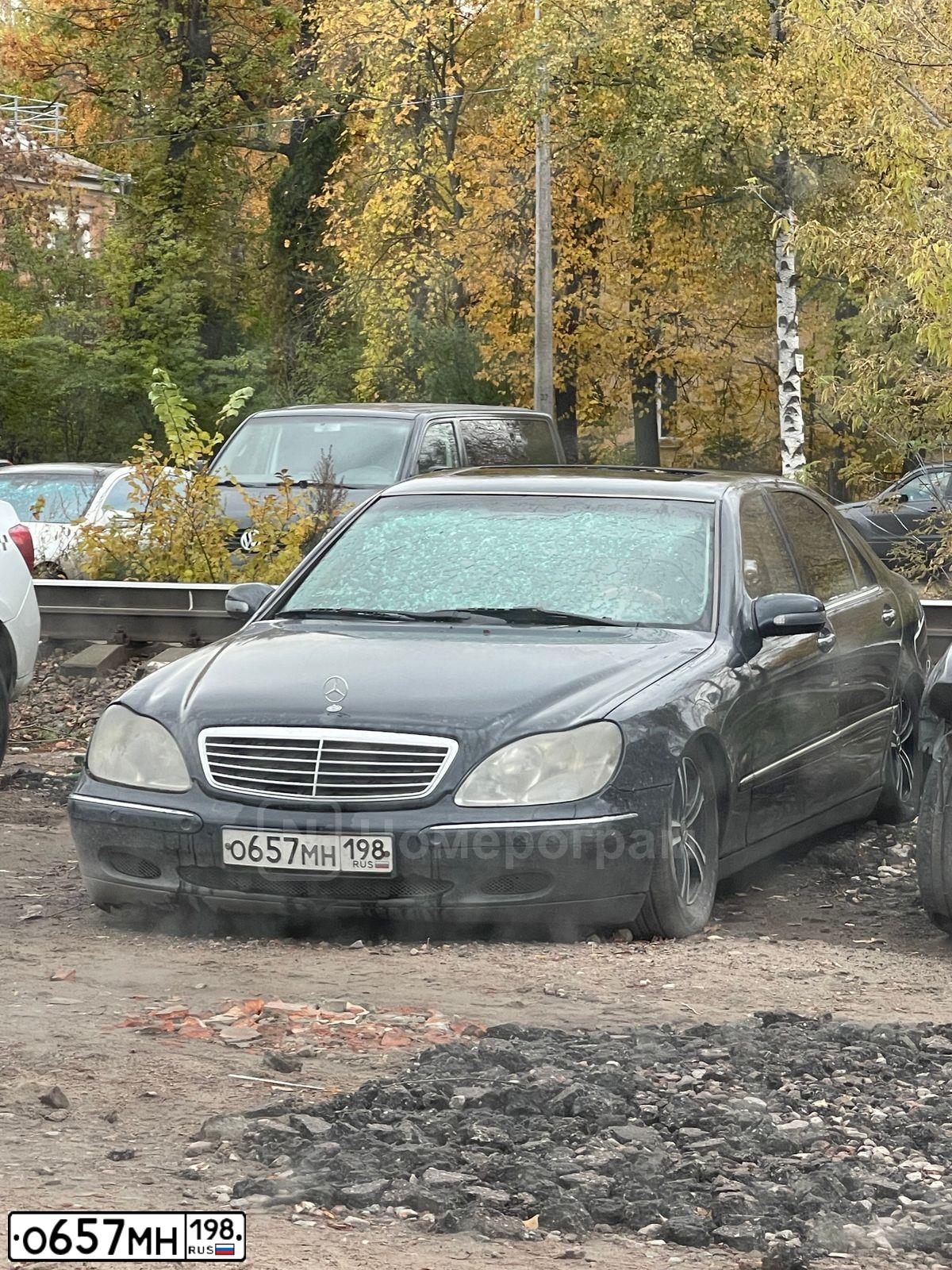 Фото автомобиля MERCEDES S-KLASSE, 1999 — госномер О657МН198. Цвет: ТЕМНО-СИНИЙ