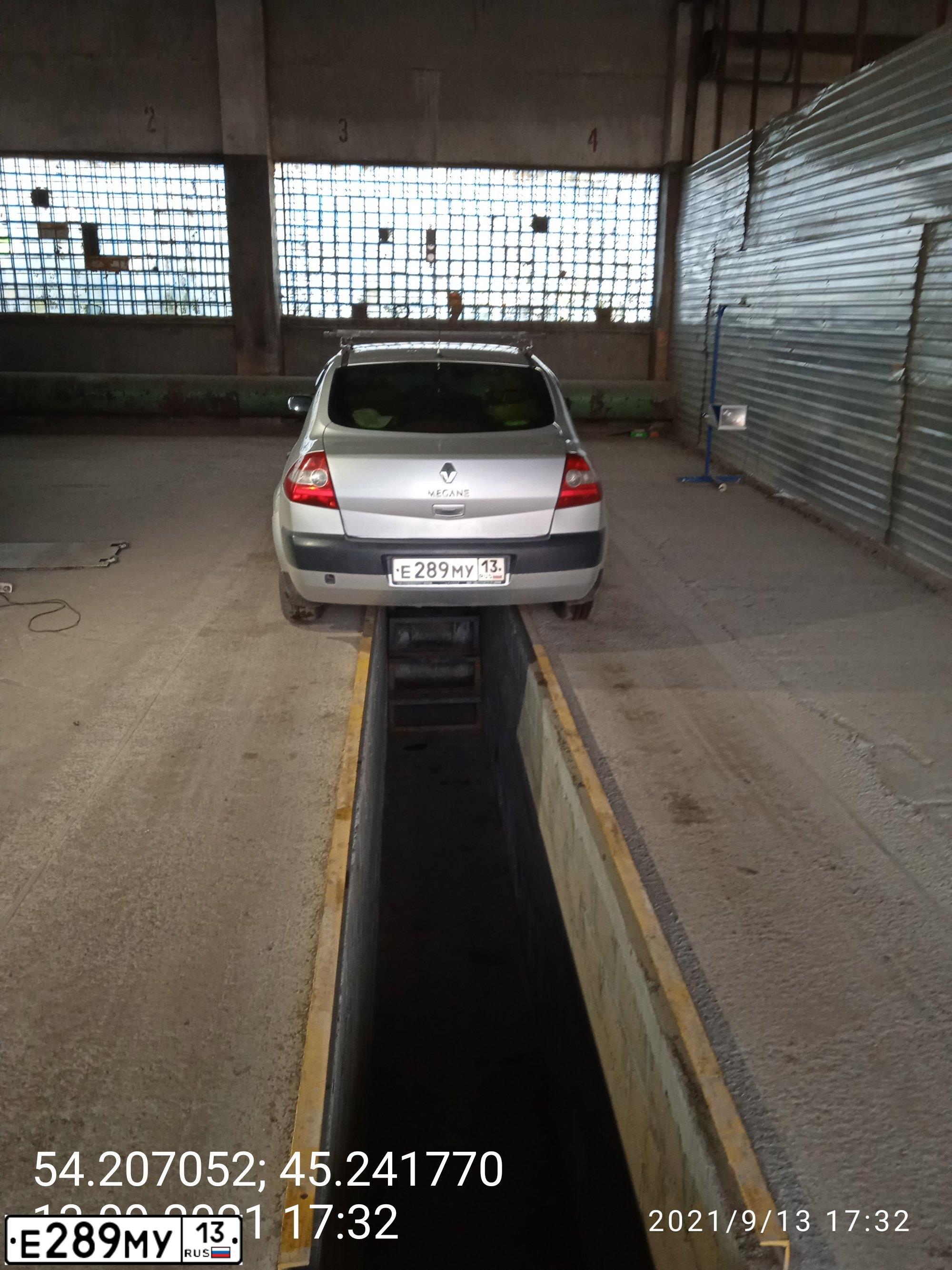 Фото автомобиля RENAULT MEGANE, 2005 — госномер Е289МУ13. Цвет: СВЕТЛО-СЕРО-ГОЛУБОЙ
