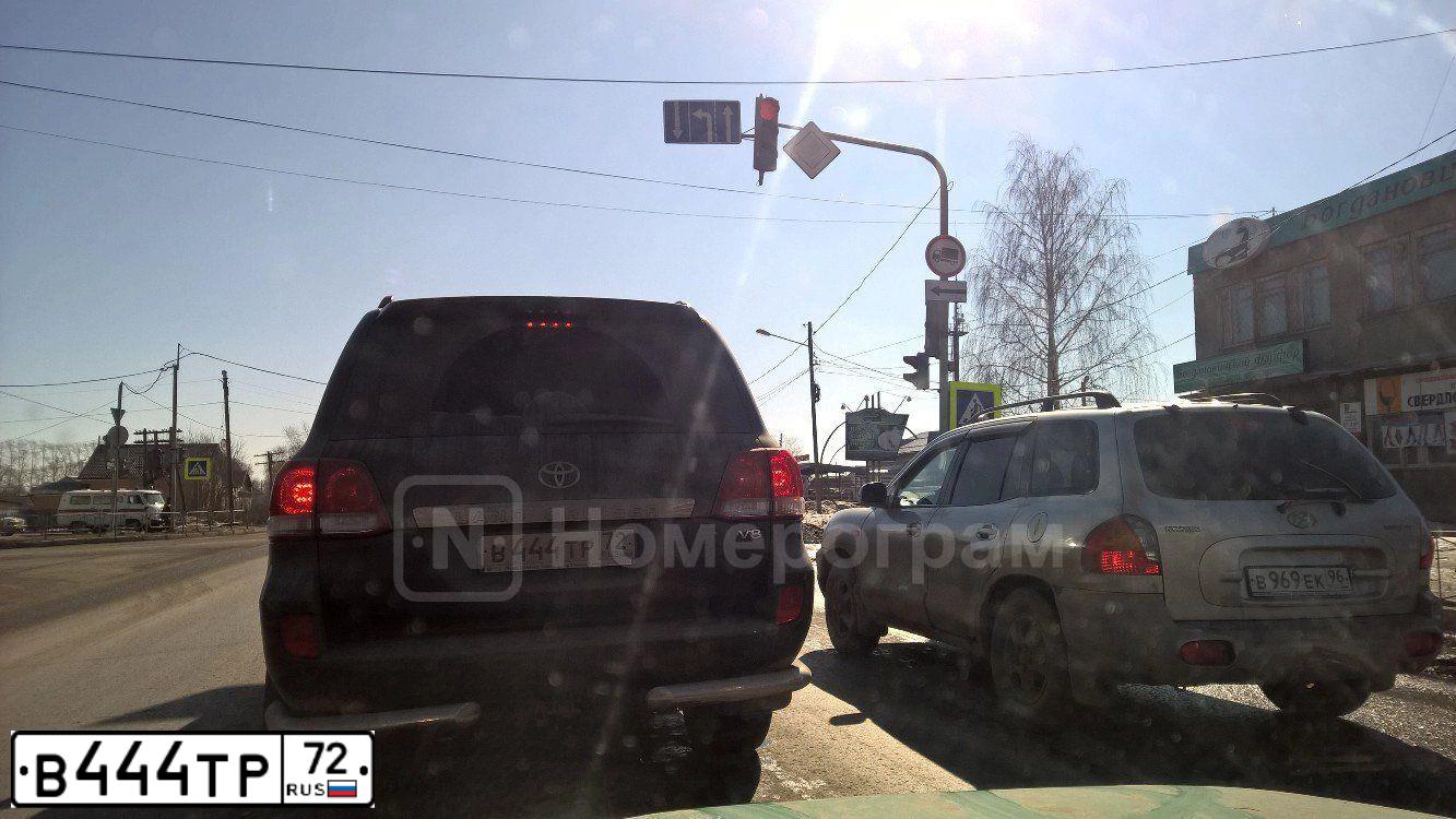 Фото автомобиля TOYOTA LANDCRUISER 200, 2011 — госномер В444ТР72. Цвет: ЧЕРНЫЙ