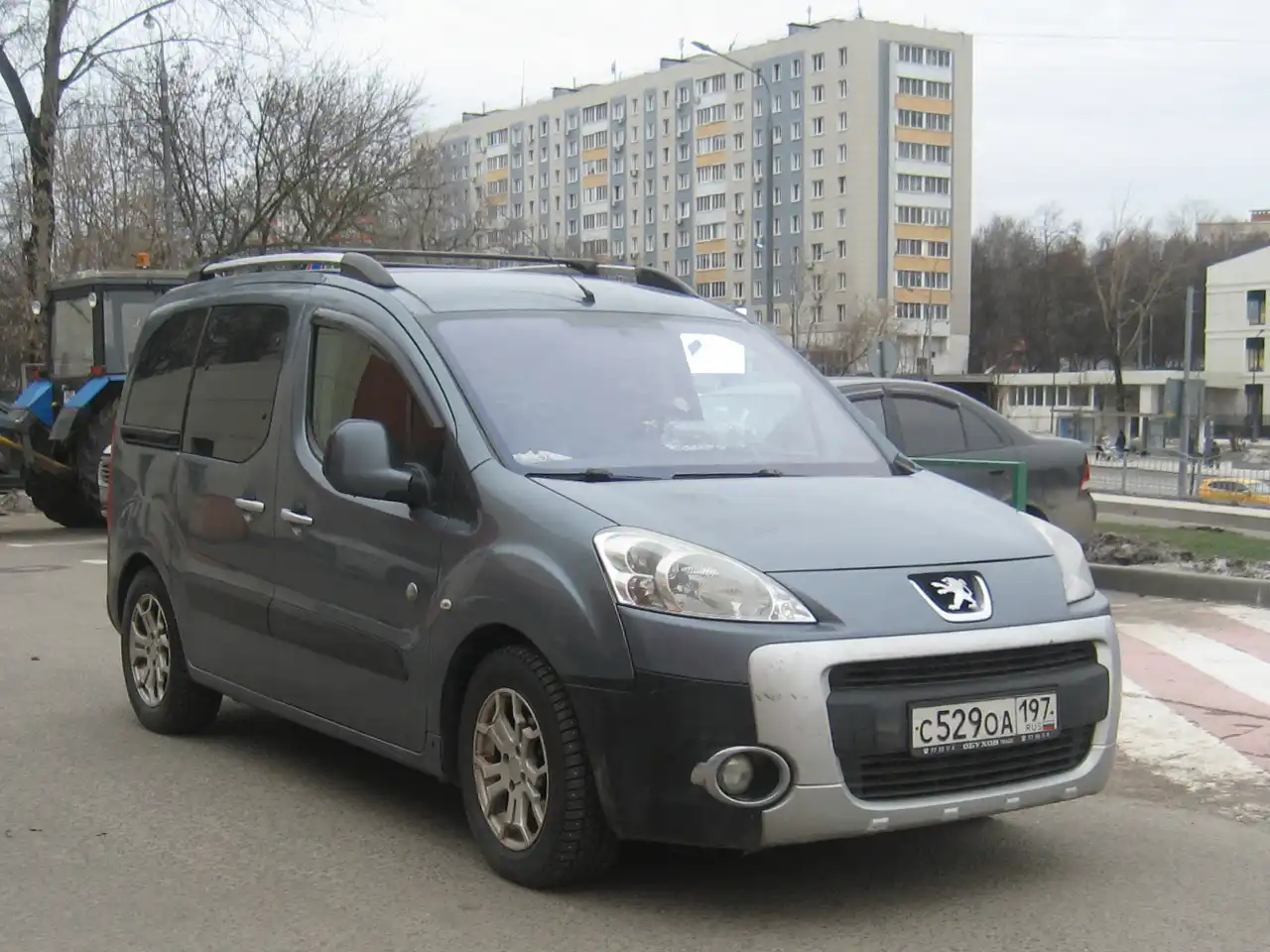 Фото автомобиля PEUGEOT PARTNER, 2011 — госномер С529ОА197. Цвет: СЕРЫЙ