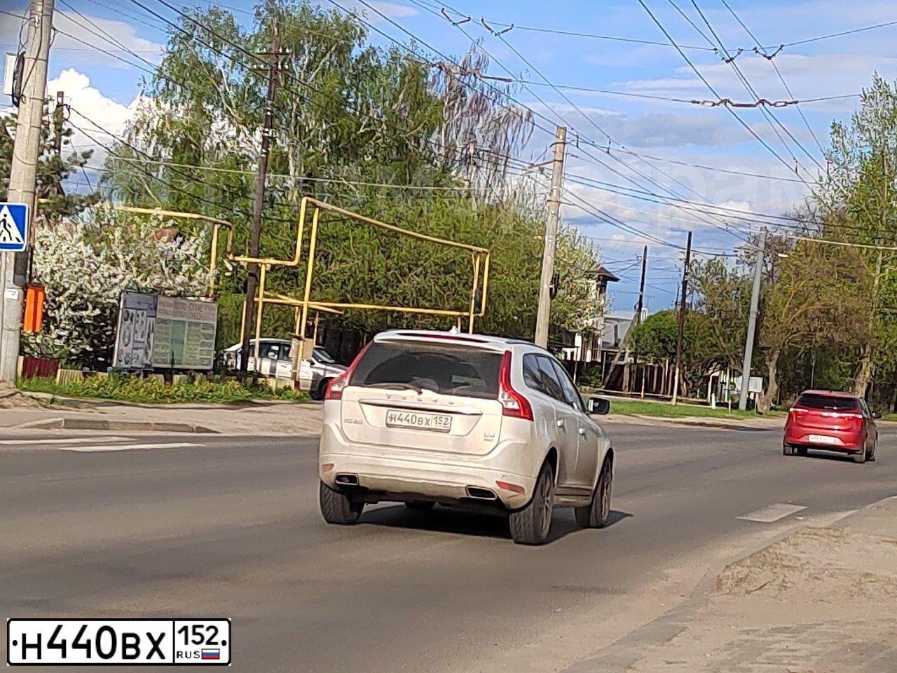 Фото автомобиля VOLVO XC60, 2014 — госномер Н440ВХ152. Цвет: ЖЕМЧУЖНО-БЕЛЫЙ