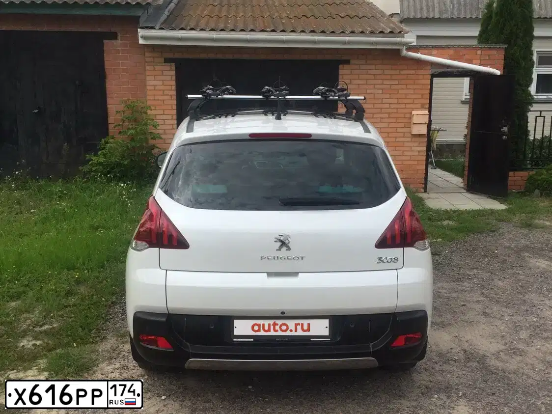 Фото автомобиля PEUGEOT 3008, 2014 — госномер О251КЕ977. Цвет: БЕЛЫЙ ЧЕРНЫЙ