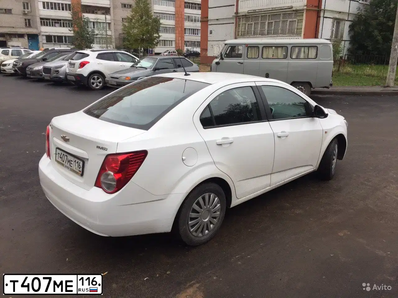 Фото автомобиля CHEVROLET AVEO, 2013 — госномер Р775КР58. Цвет: Белый