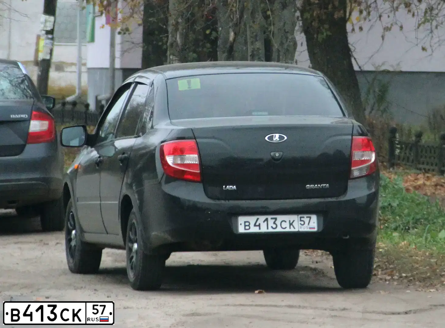 Фото автомобиля LADA 2190 GRANTA, 2013 — госномер В413СК57. Цвет: СИНЕ-ЧЕРНЫЙ