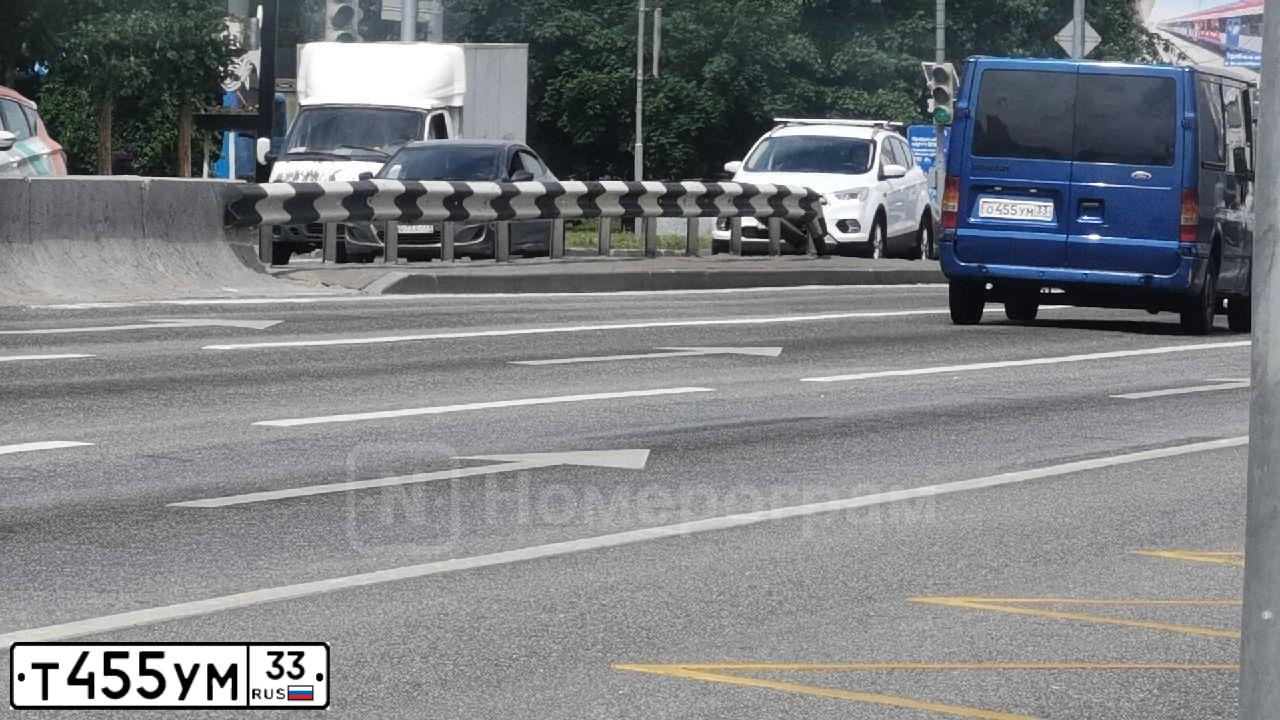 Фото автомобиля VOLKSWAGEN TIGUAN, 2019 — госномер Т455УМ33. Цвет: Белый