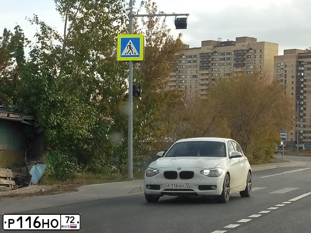 Фото автомобиля BMW SERIE 1, 2012 — госномер Р116НО72. Цвет: Белый