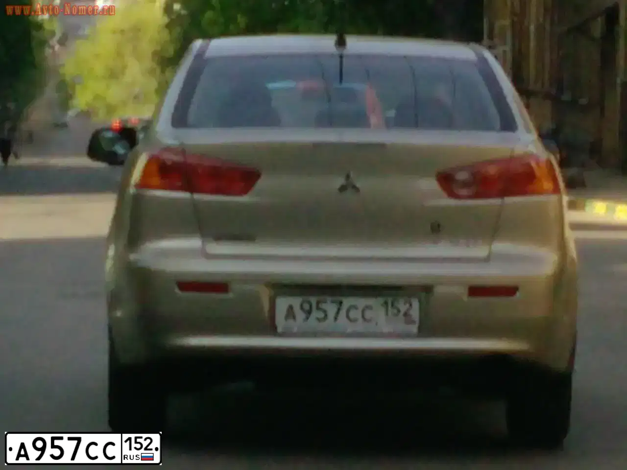 Фото автомобиля MITSUBISHI LANCER, 2009 — госномер Т376МО750. Цвет: БЕЖЕВЫЙ