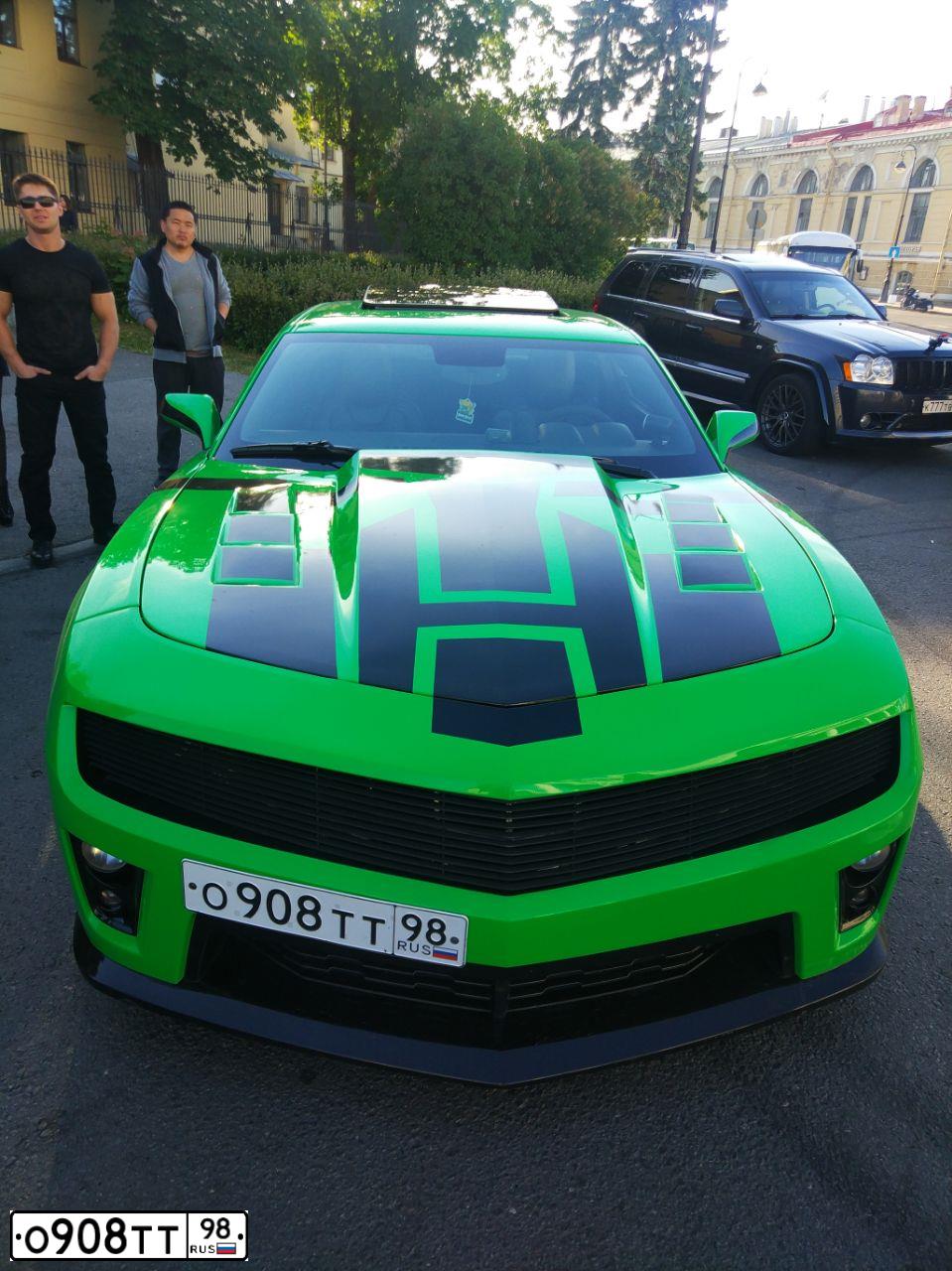 Фото автомобиля CHEVROLET CAMARO, 2010 — госномер Р477УН124. Цвет: ЗЕЛЕНЫЙ