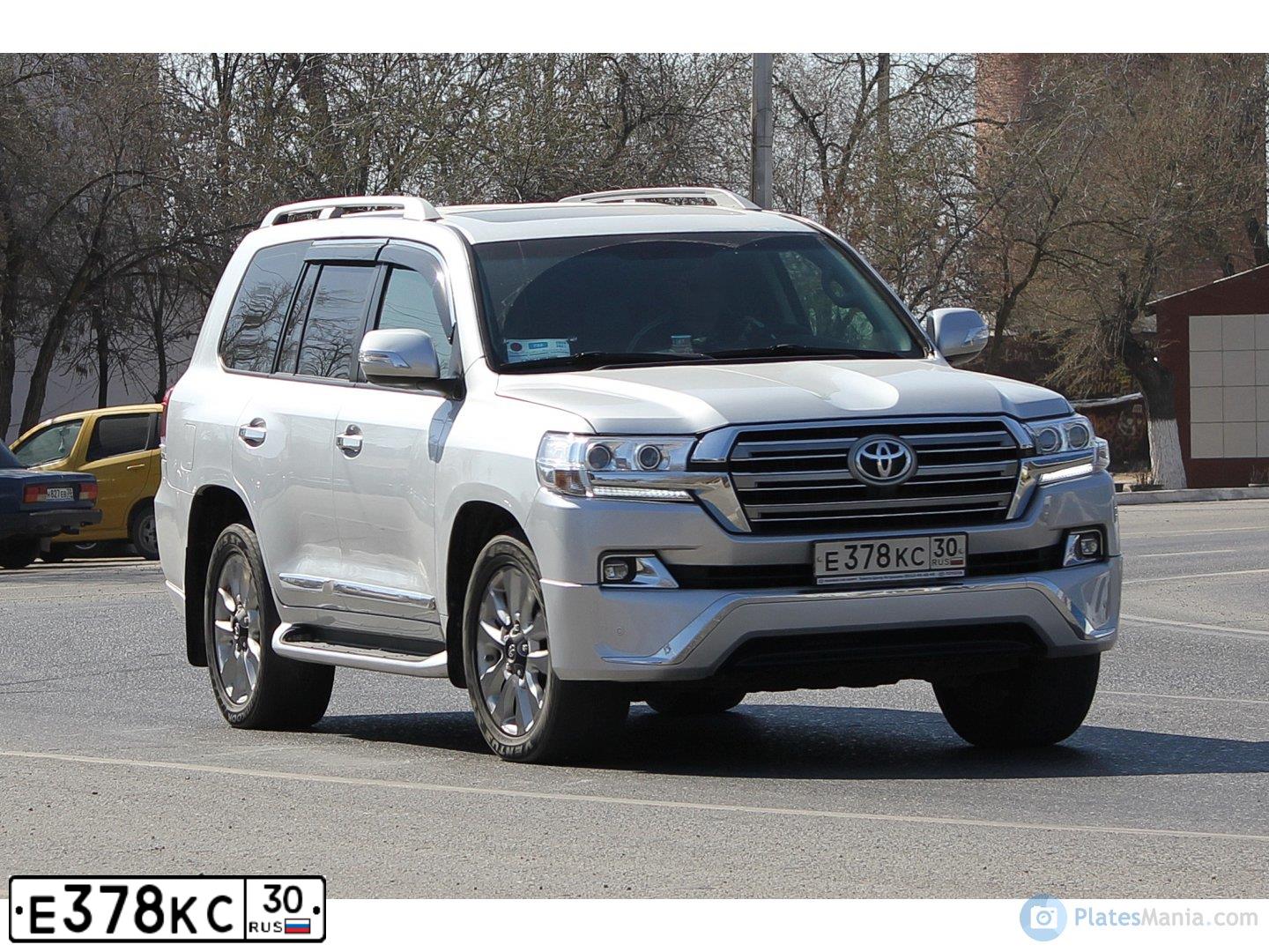 Фото автомобиля TOYOTA LANDCRUISER 200, 2011 — госномер А748ВН181. Цвет: СЕРЕБРИСТЫЙ