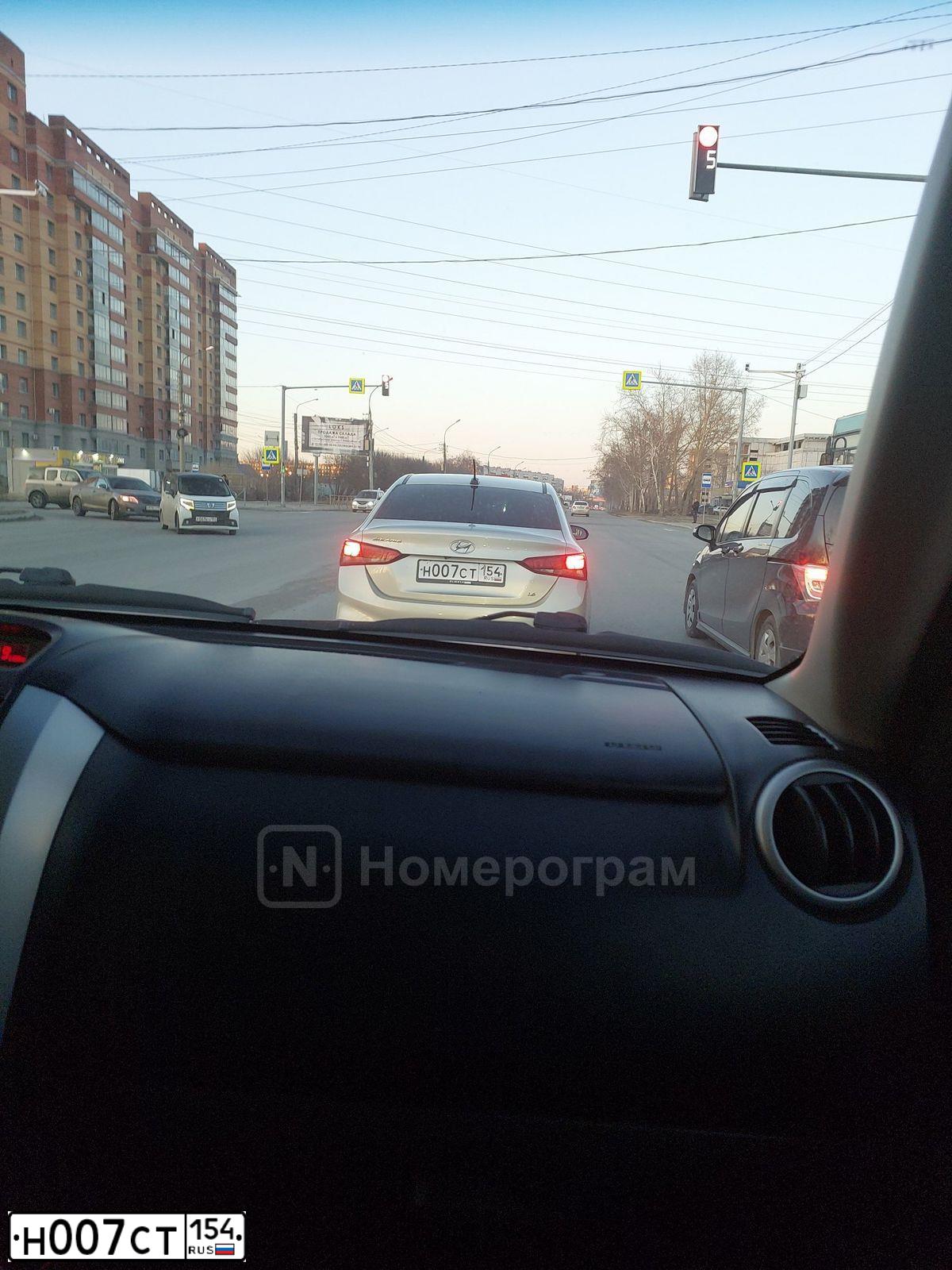 Фото автомобиля HYUNDAI SOLARIS, 2018 — госномер Н007СТ154. Цвет: БЕЖЕВЫЙ