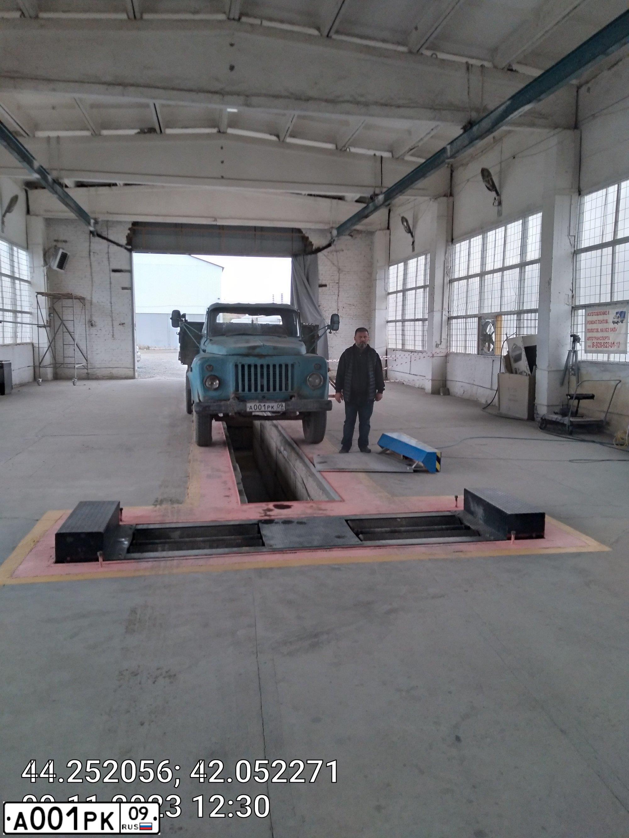 Фото автомобиля MERCEDES GL-KLASSE, 2011 — госномер А001РК09. Цвет: БЕЛЫЙ