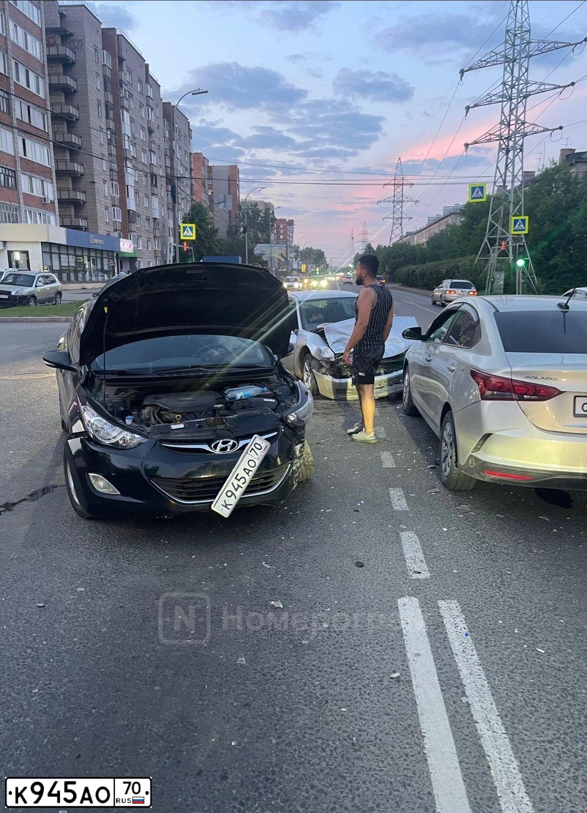 Фото автомобиля TOYOTA CAMRY, 2015 — госномер Р623СХ70. Цвет: ЧЕРНЫЙ