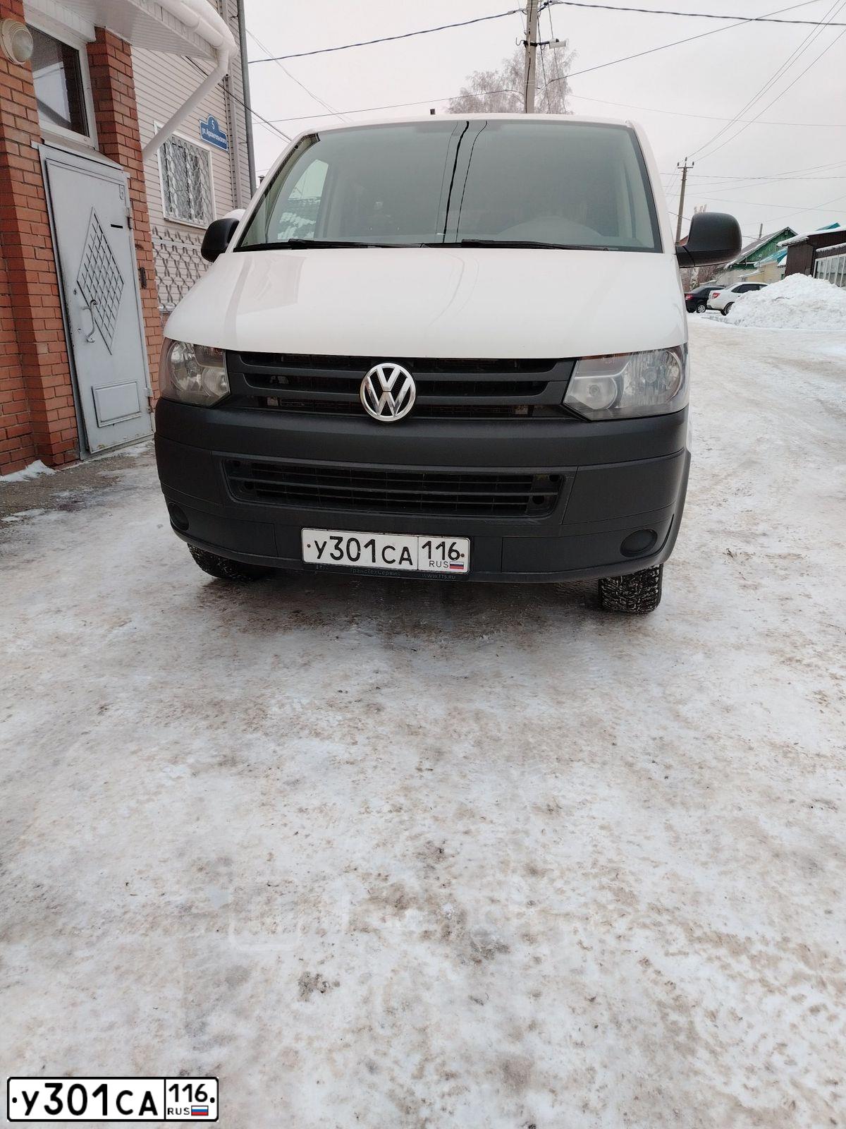 Фото автомобиля VOLKSWAGEN CARAVELLE, 2014 — госномер У301СА116. Цвет: БЕЛЫЙ