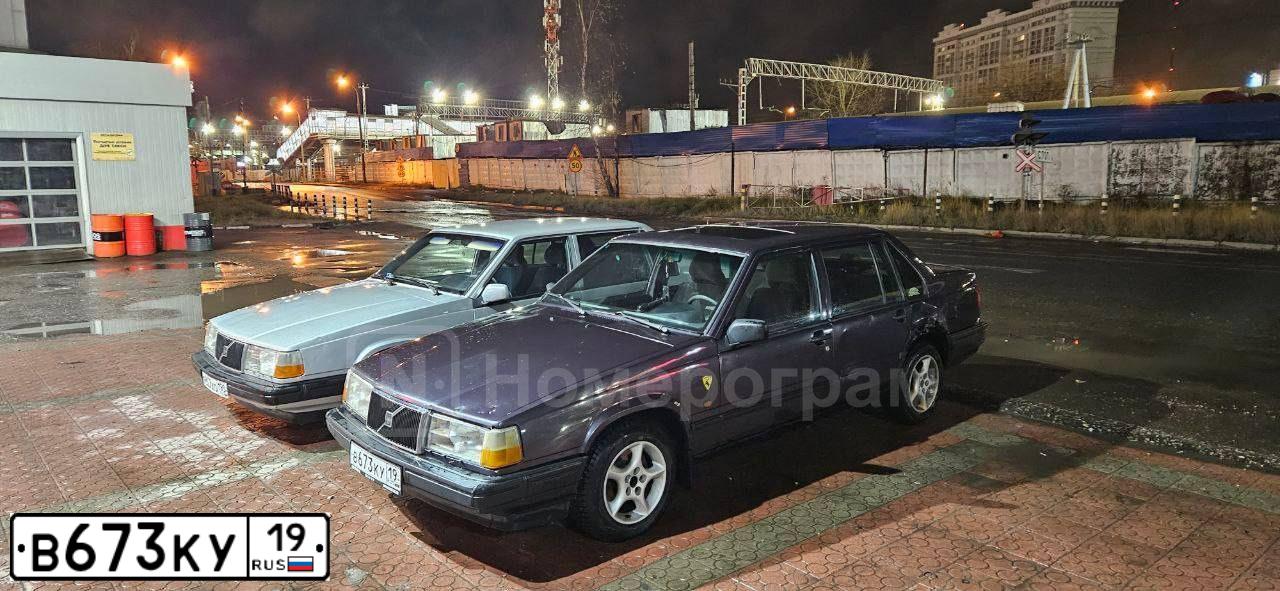 Фото автомобиля VOLVO 900-SERIE, 1995 — госномер В673КУ19. Цвет: ФИОЛЕТОВЫЙ