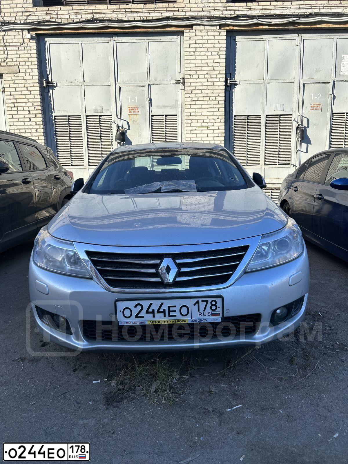 Фото автомобиля RENAULT LATITUDE, 2011 — госномер О244ЕО178. Цвет: СВЕТЛО-СЕРЫЙ