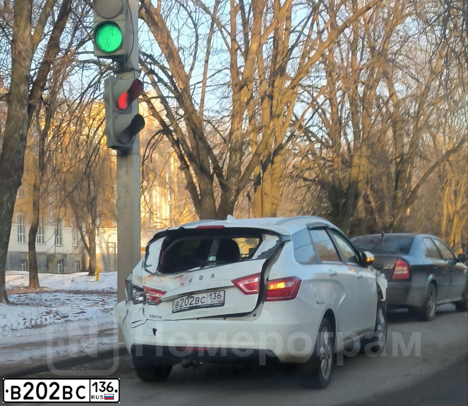 Фото автомобиля LADA VESTA, 2019 — госномер В202ВС136. Цвет: БЕЛЫЙ