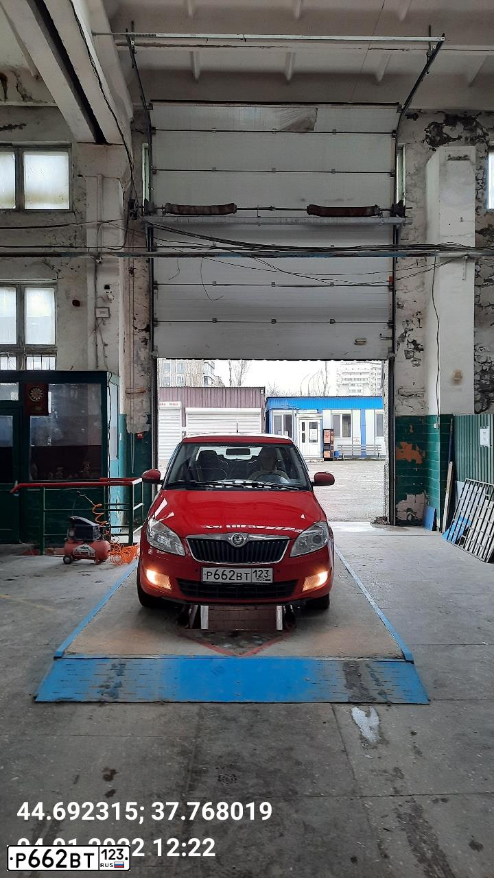 Фото автомобиля SKODA FABIA, 2012 — госномер Р662ВТ123