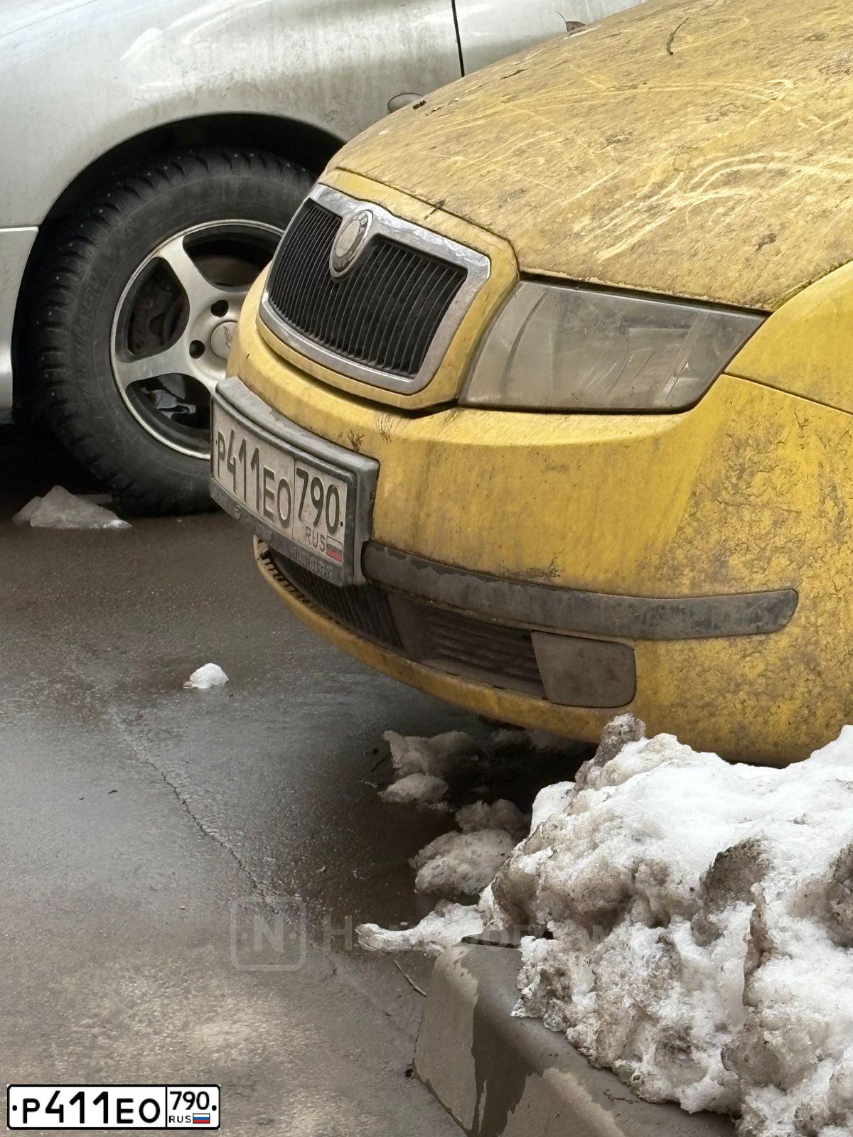 Фото автомобиля SKODA FABIA, 2001 — госномер Р411ЕО790. Цвет: ЖЕЛТЫЙ