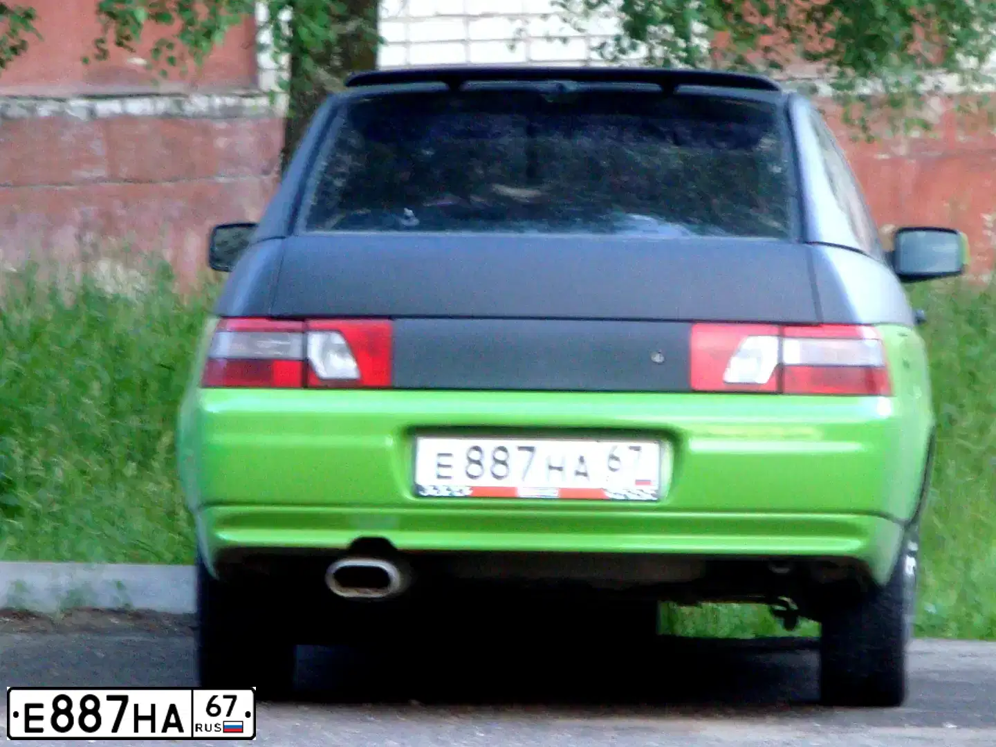 Фото автомобиля LADA 2112, 2007 — госномер Е887НА67. Цвет: ЧЕРНЫЙ ЗЕЛЕНЫЙ