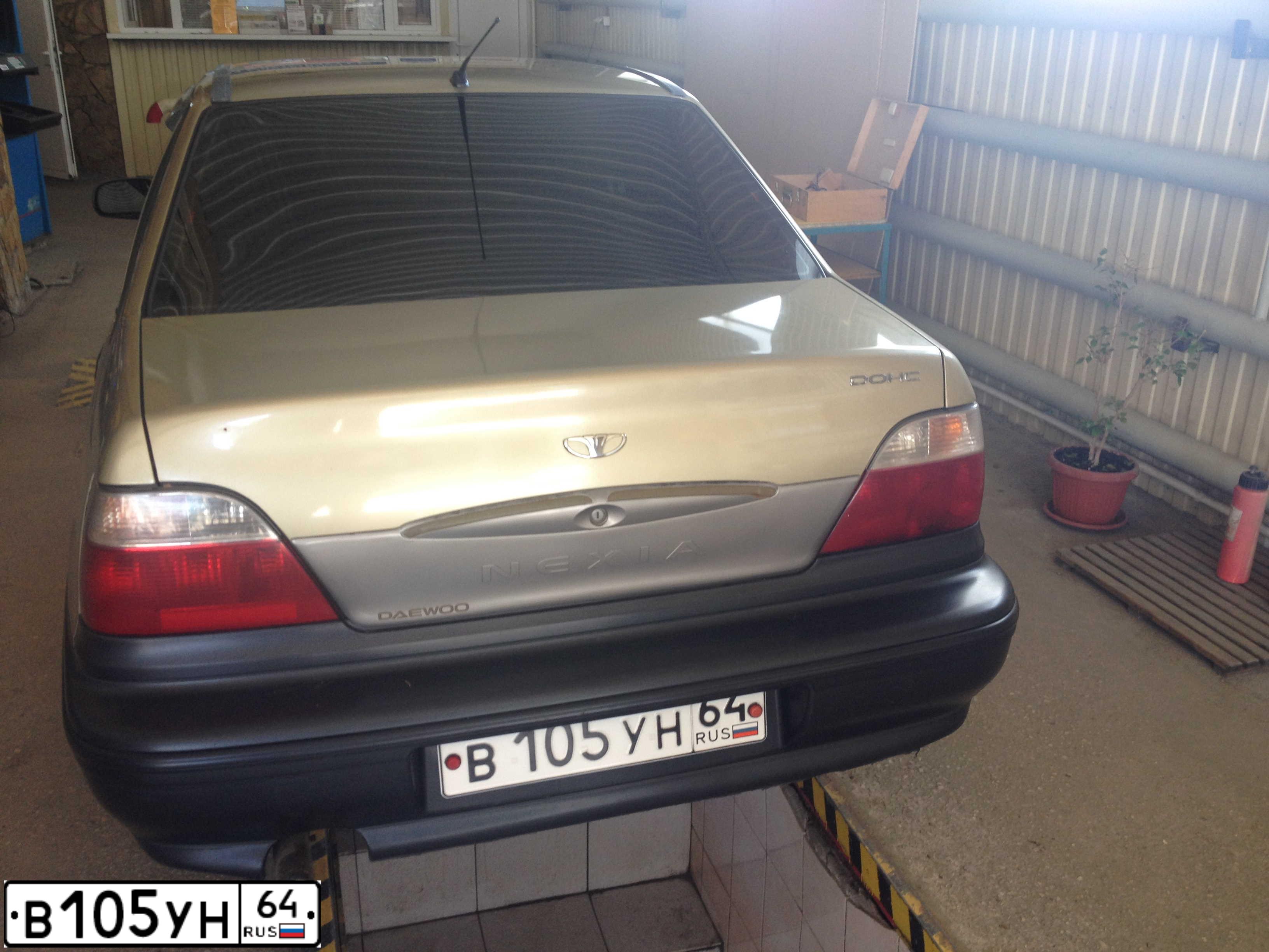 Фото автомобиля DAEWOO NEXIA, 2006 — госномер В105УН64. Цвет: БЕЖЕВЫЙ