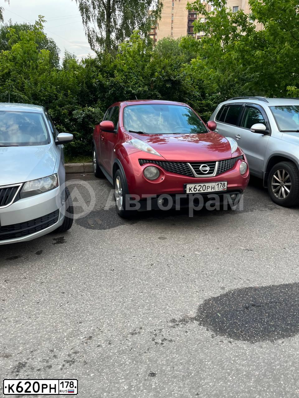 Фото автомобиля NISSAN JUKE, 2011 — госномер К620РН178. Цвет: КРАСНЫЙ