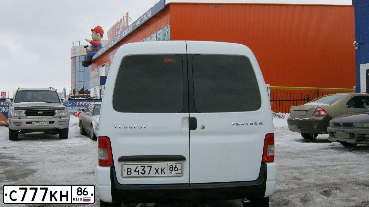 Фото автомобиля TOYOTA LANDCRUISER 200, 2018 — госномер С777КН86. Цвет: ЧЕРНЫЙ