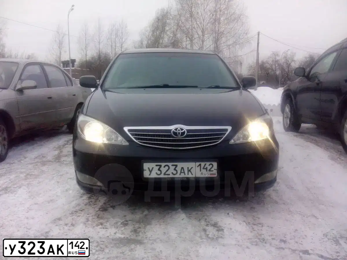 Фото автомобиля TOYOTA CAMRY, 2002 — госномер У323АК142. Цвет: ЧЕРНЫЙ