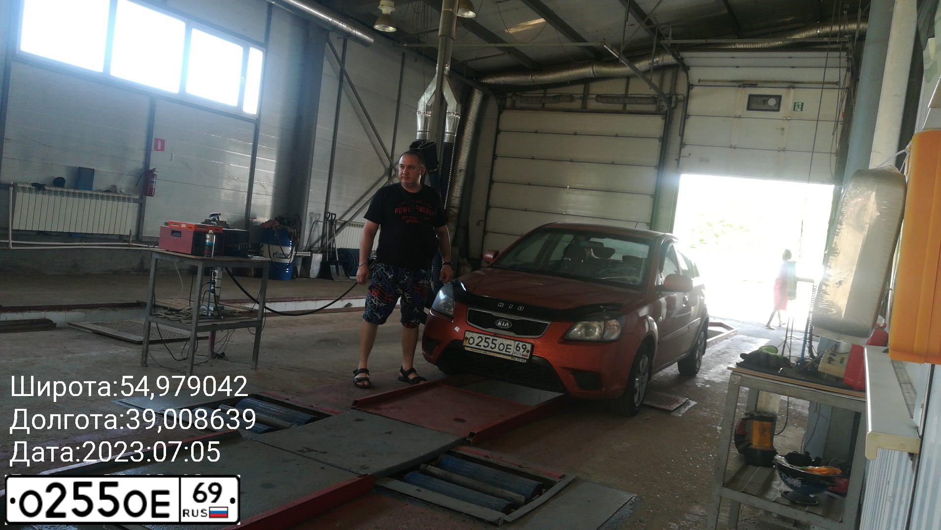 Фото автомобиля KIA RIO, 2011 — госномер О029РМ790. Цвет: Оранжевый