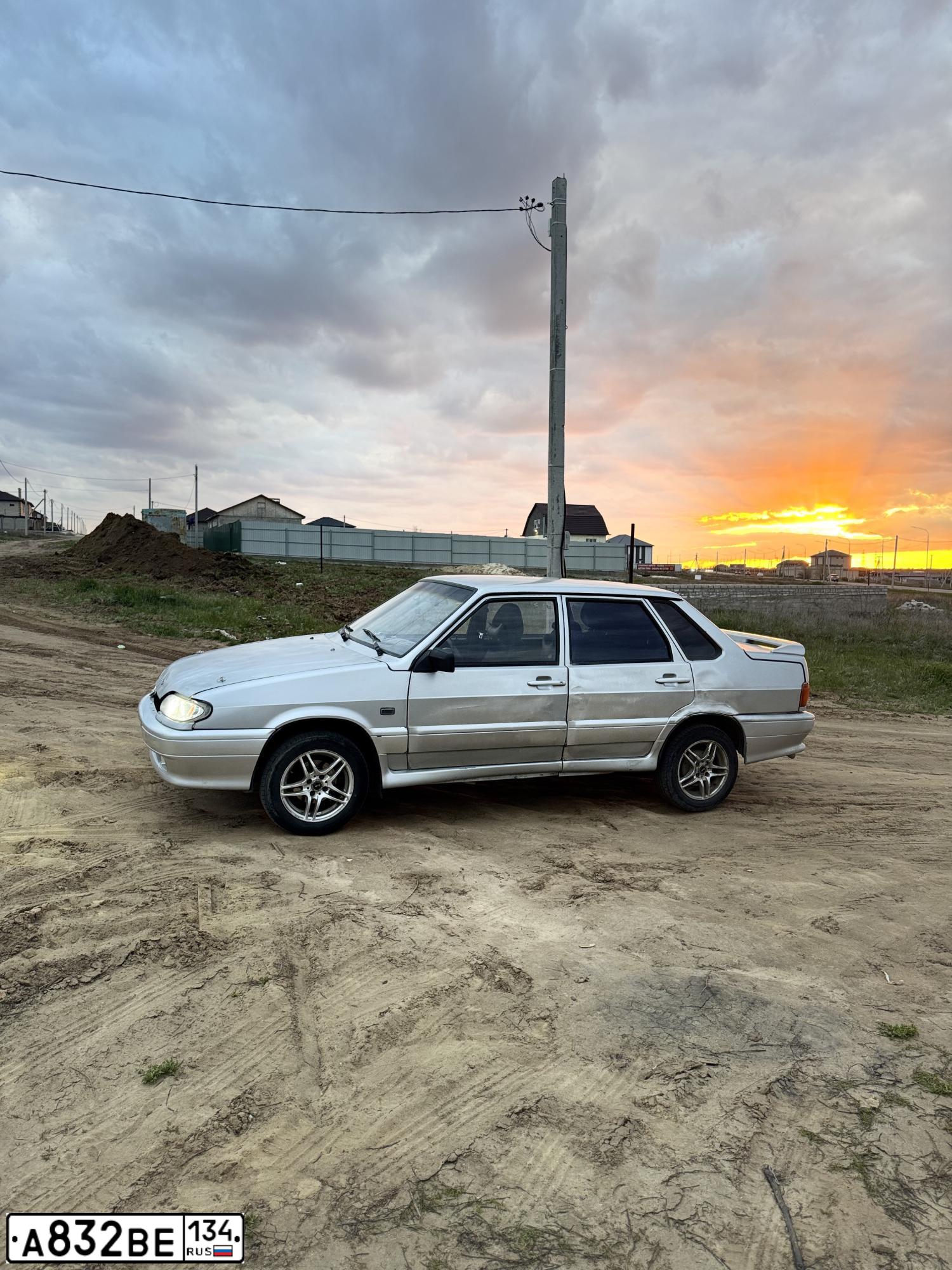 Фото автомобиля LADA 2115 SAMARA, 2004 — госномер А832ВЕ134. Цвет: СВЕТЛО-СЕРЕБРИСТЫЙ МЕТАЛЛ
