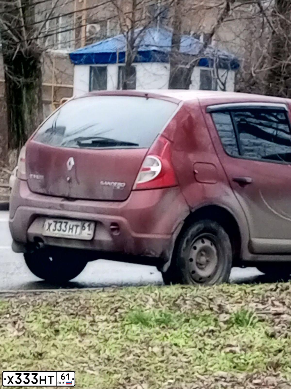 Фото автомобиля RENAULT SANDERO, 2012 — госномер Х333НТ61. Цвет: Красный