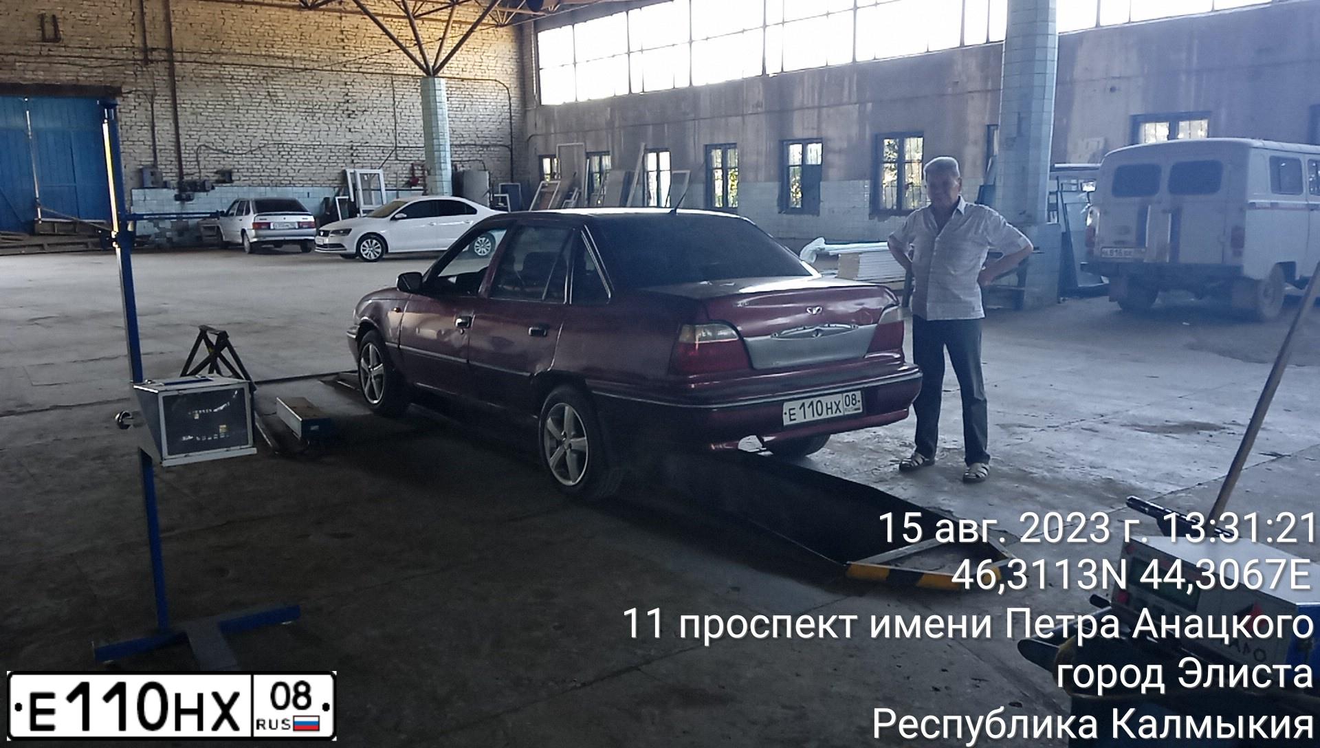 Фото автомобиля DAEWOO NEXIA, 2007 — госномер Е110НХ08. Цвет: ВИШНЕВЫЙ