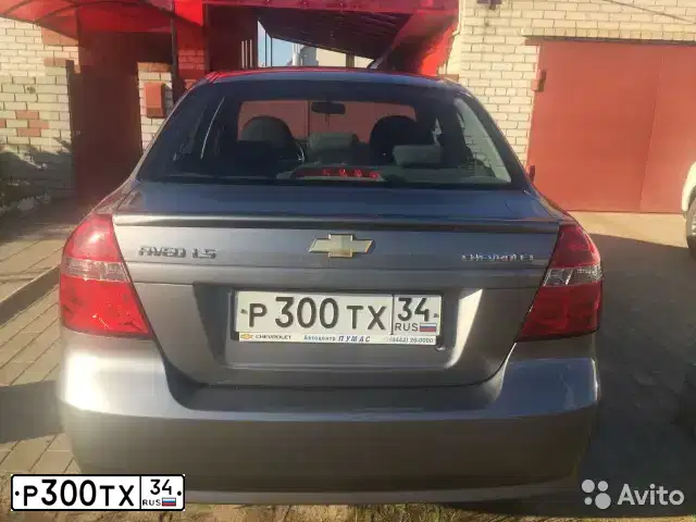 Фото автомобиля CHEVROLET AVEO, 2010 — госномер Р300ТХ34. Цвет: СЕРЫЙ