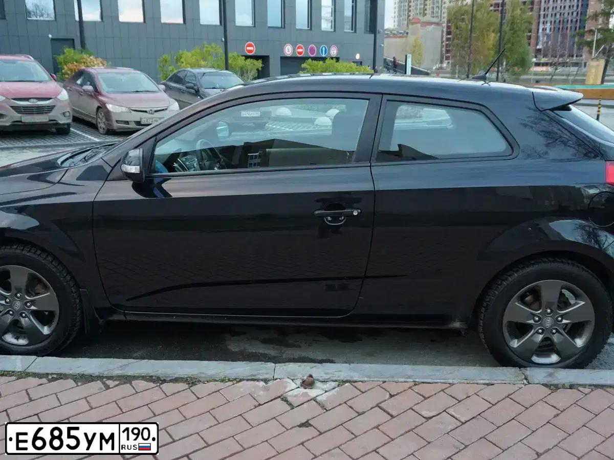 Фото автомобиля SKODA OCTAVIA, 2012 — госномер К519КВ790. Цвет: БЕЖЕВЫЙ